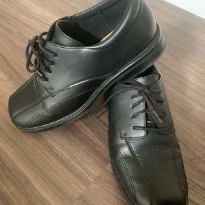 Black Kids’ Dress Shoes Size 4